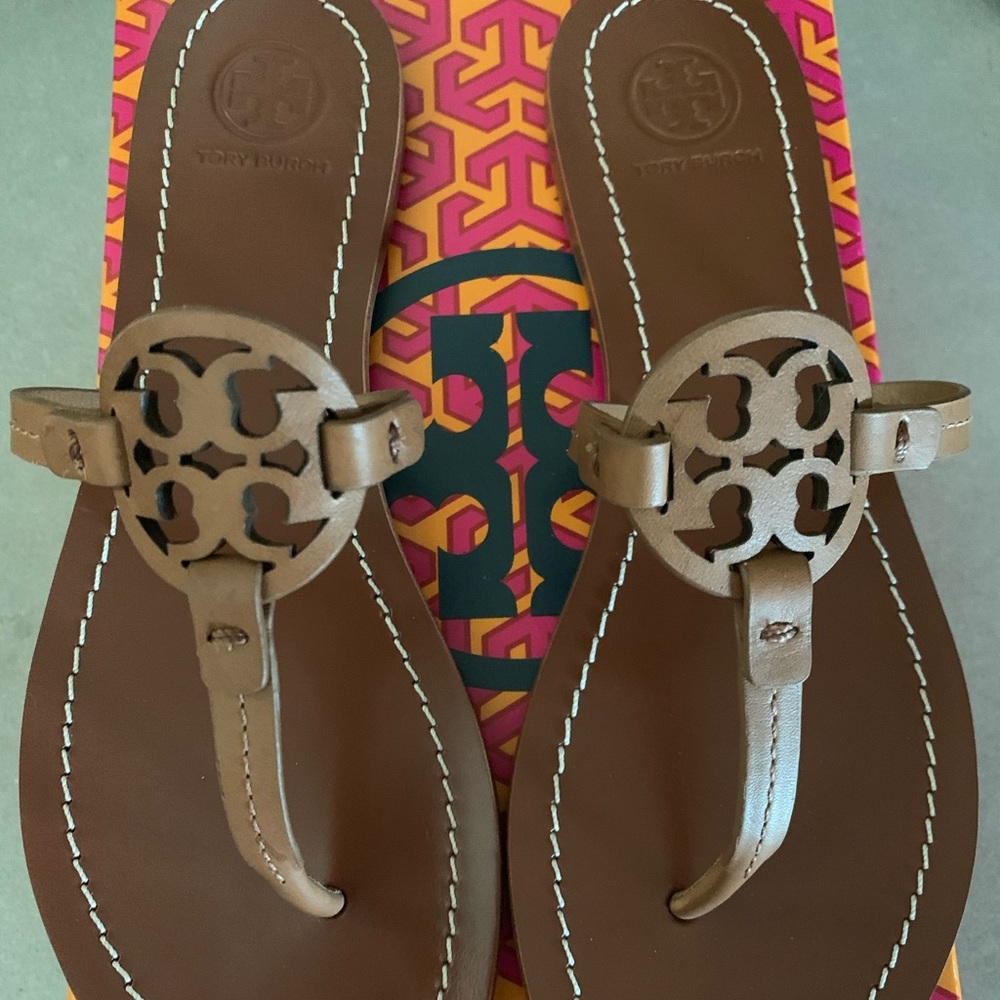 Tory Burch Gabriel Flat Thong, Royal Tan, new